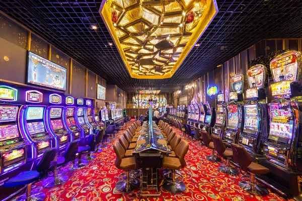 BAGI200 Casino Games — Enjoy nonstop entertainment A close-up shot of golden coins falling around a spinning roulette wheel, representing immersive casino action at BAGI200.